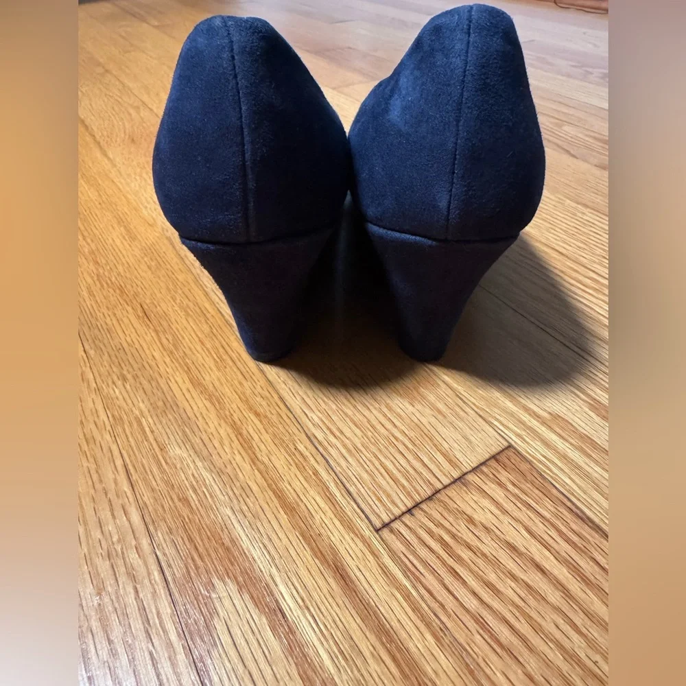 ⭐️HP⭐️ Boden- women’s navy suede shoes with wedge heel. Size 38/7